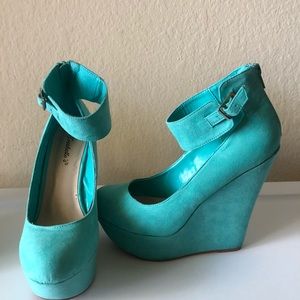 NWOT Seafoam Ankle Strap Wedge Heels 8.5 (7.5)